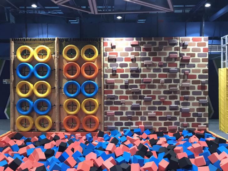 Indoor Wheel Materials Climbing Wall